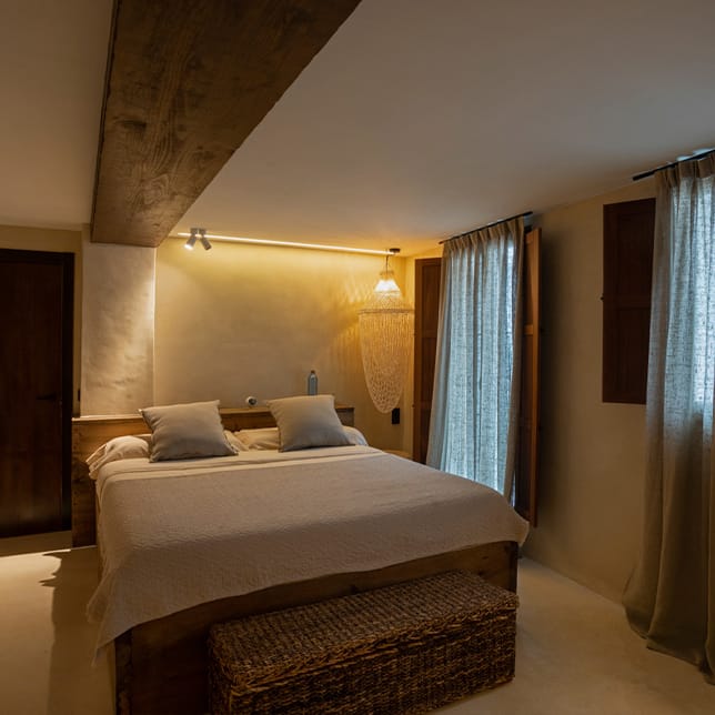 Cortinas y cojines de lino en proyecto contract | Etamin