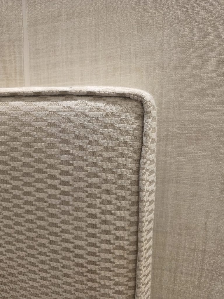 Cabecero tapizado a medida con tela LUXOR de Les Creations