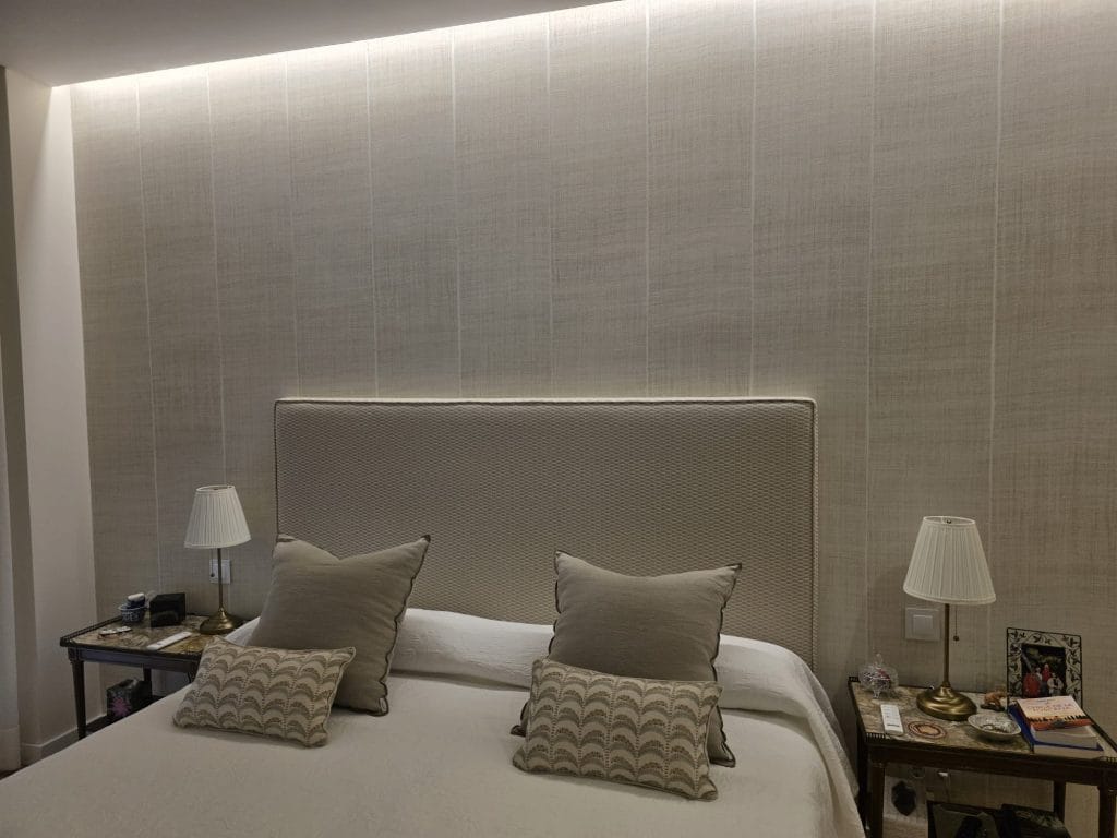 Cabecero tapizado de la colección LUXOR de Les Creations de la Maison