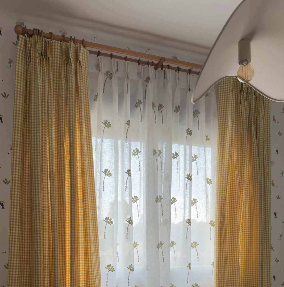 Cortinas con luz natural en Valencia — Etamin