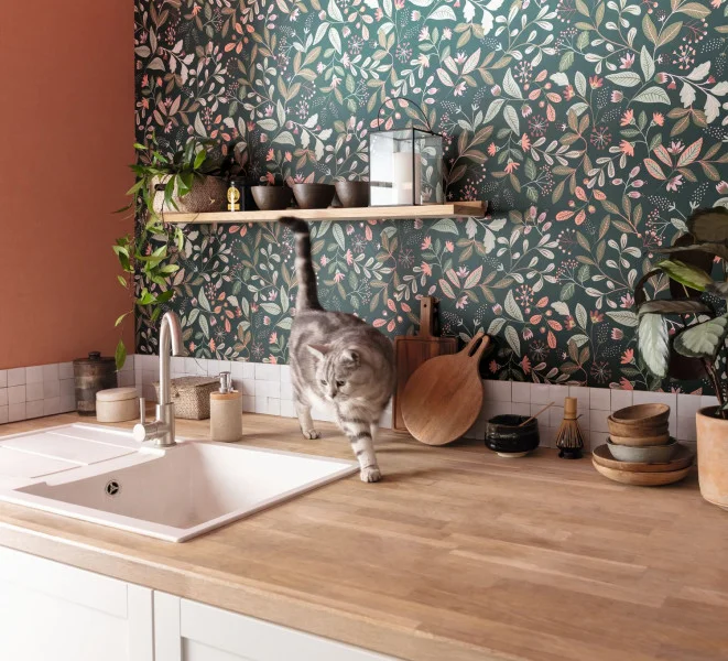 Papel pintado Caselio Essentiel floral escandinavo instalado en habitación luminosa